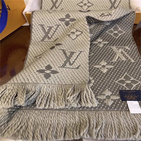 😛Louis Vuitton scarf with box😛 - Picture 6 of 8
